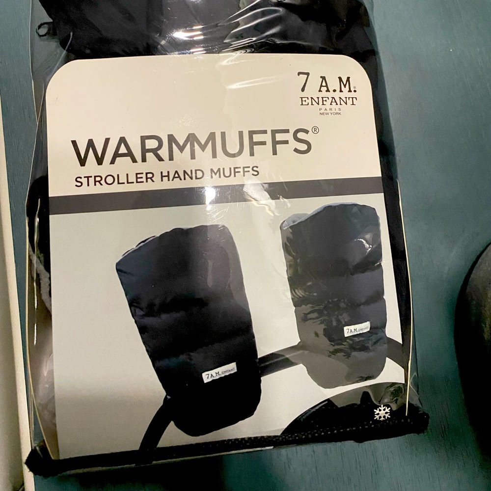 7am Enfant Warmmuffs in Black. One Size.